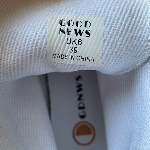 Good News High-Tops - NWT - Picture 4 of 7